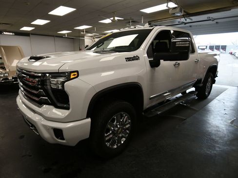 Used 2024 Chevrolet Silverado 2500 High Country w/ High Country Premium Package image 4