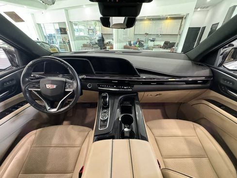 Used 2023 Cadillac Escalade ESV Premium Luxury AWD/4WD image 28