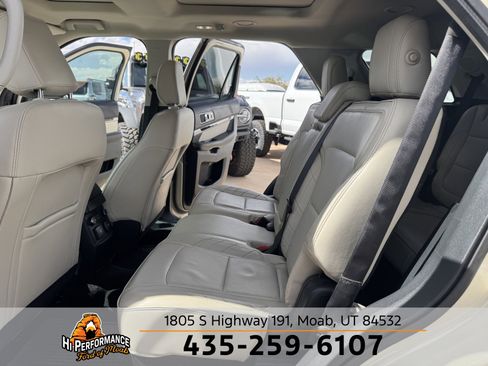 Used 2018 Ford Explorer Platinum image 46