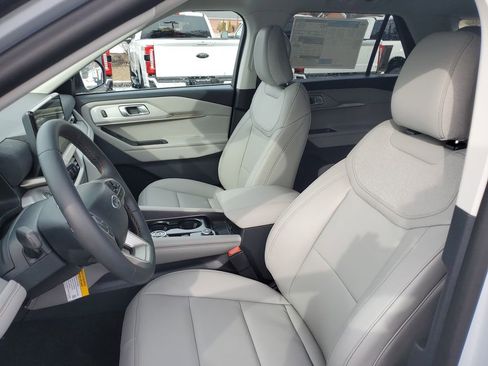 New 2026 Ford Explorer Active w/ Active Comfort Package image 7