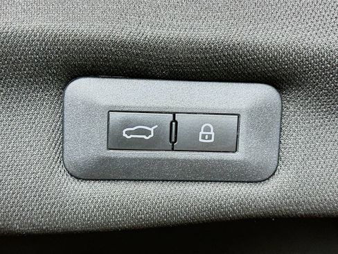 Used 2023 Ferrari Purosangue AWD/4WD image 39