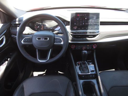 Used 2025 Jeep Compass Trailhawk AWD/4WD image 16