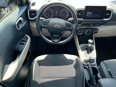 Used 2022 Hyundai Venue Limited FWD image 9