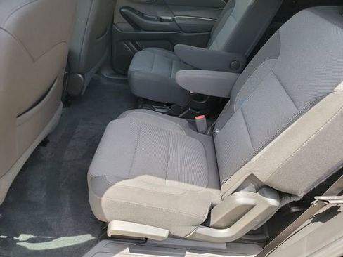 Used 2023 Chevrolet Traverse LT w/ LPO, Floor Liner Package AWD/4WD image 26