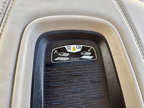 Used 2015 Cadillac Escalade ESV Premium image 40