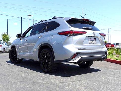 Used 2023 Toyota Highlander XSE AWD/4WD image 7