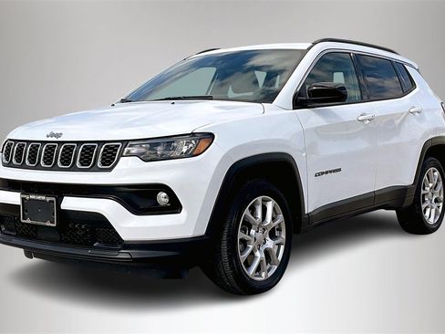 Used 2024 Jeep Compass Latitude w/ Sun and Sound Group image 2