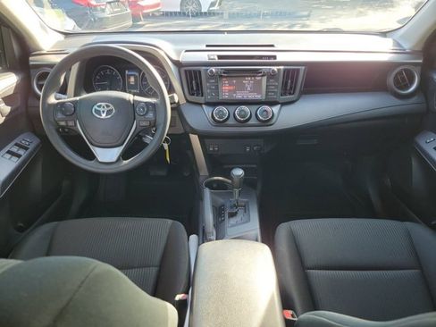 Used 2018 Toyota RAV4 LE image 21