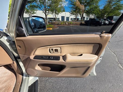 Used 2002 Toyota 4Runner SR5 AWD/4WD image 32