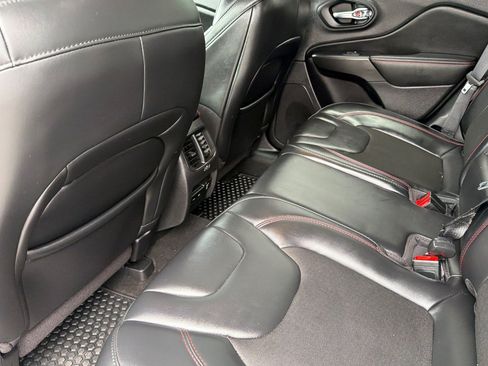 Used 2020 Jeep Cherokee Trailhawk AWD/4WD image 14