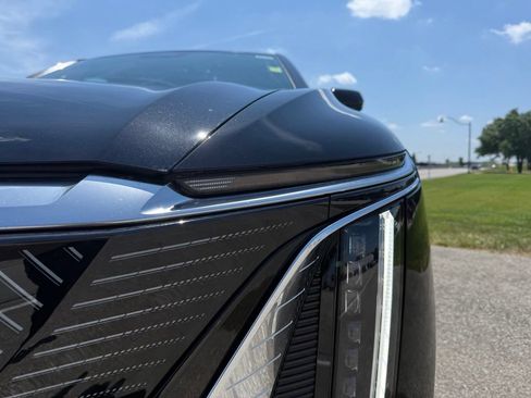 Certified 2024 Cadillac Lyriq Luxury AWD/4WD image 9