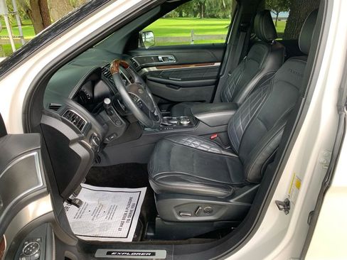 Used 2018 Ford Explorer Platinum image 7