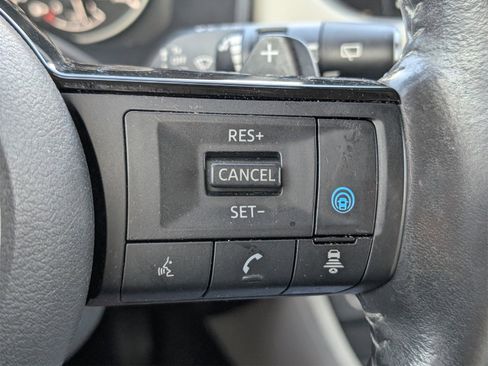 Used 2021 Nissan Rogue SL w/ Premium Package image 26