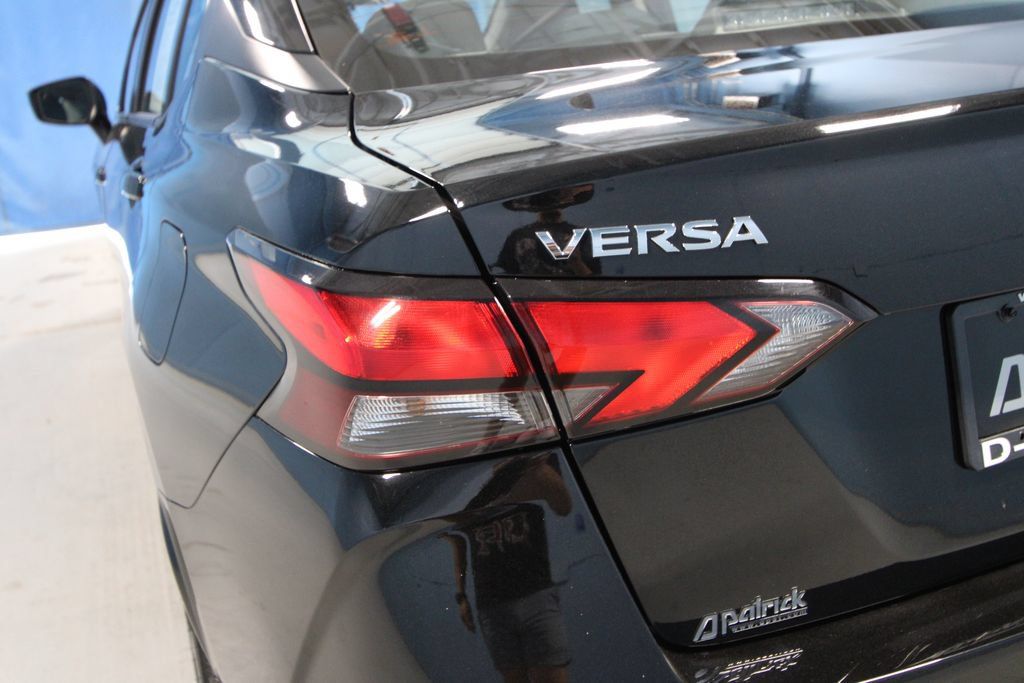 Used 2025 Nissan Versa SV FWD image 31