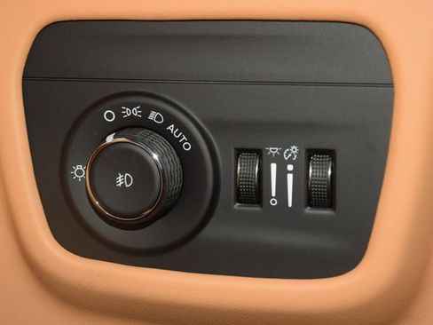 Used 2025 Jeep Grand Cherokee L Summit image 37