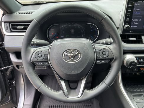 Used 2022 Toyota RAV4 XSE AWD/4WD image 18
