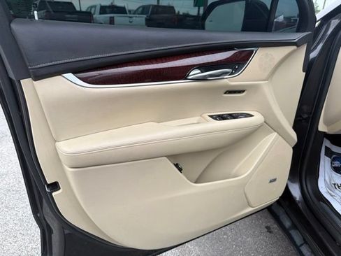 Used 2017 Cadillac XT5 Luxury w/ Driver Awareness Package AWD/4WD image 13