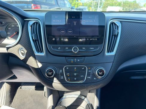 Used 2020 Chevrolet Malibu LT FWD image 30