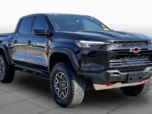 Used 2024 Chevrolet Colorado ZR2 w/ Technology Package AWD/4WD image 3