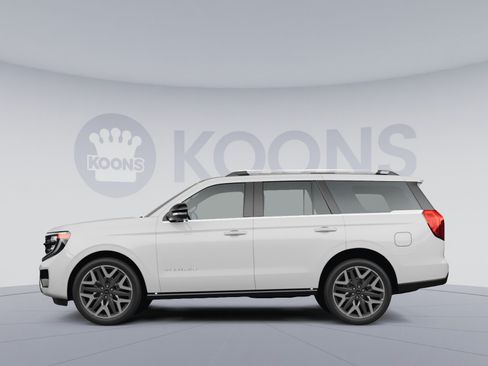 Used 2025 Ford Expedition Platinum AWD/4WD image 2