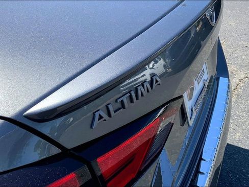 Used 2023 Nissan Altima 2.5 SR FWD image 22
