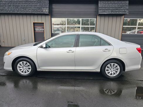 Used 2013 Toyota Camry LE image 2