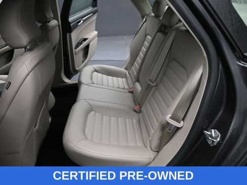Used 2017 Ford Fusion SE FWD image 13