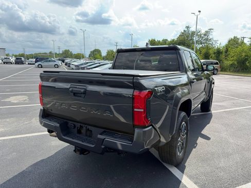 Used 2025 Toyota Tacoma TRD Sport AWD/4WD image 8