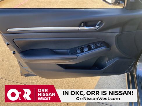 Used 2025 Nissan Altima 2.5 SR image 14