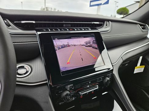 Used 2025 Jeep Grand Cherokee Altitude image 26