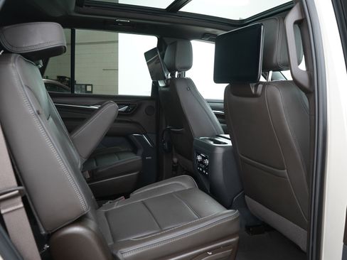 Used 2023 GMC Yukon Denali w/ Advanced Technology Package AWD/4WD image 15