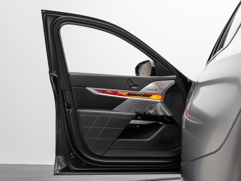 Used 2023 BMW 760i xDrive w/ Parking Assistance Package image 53