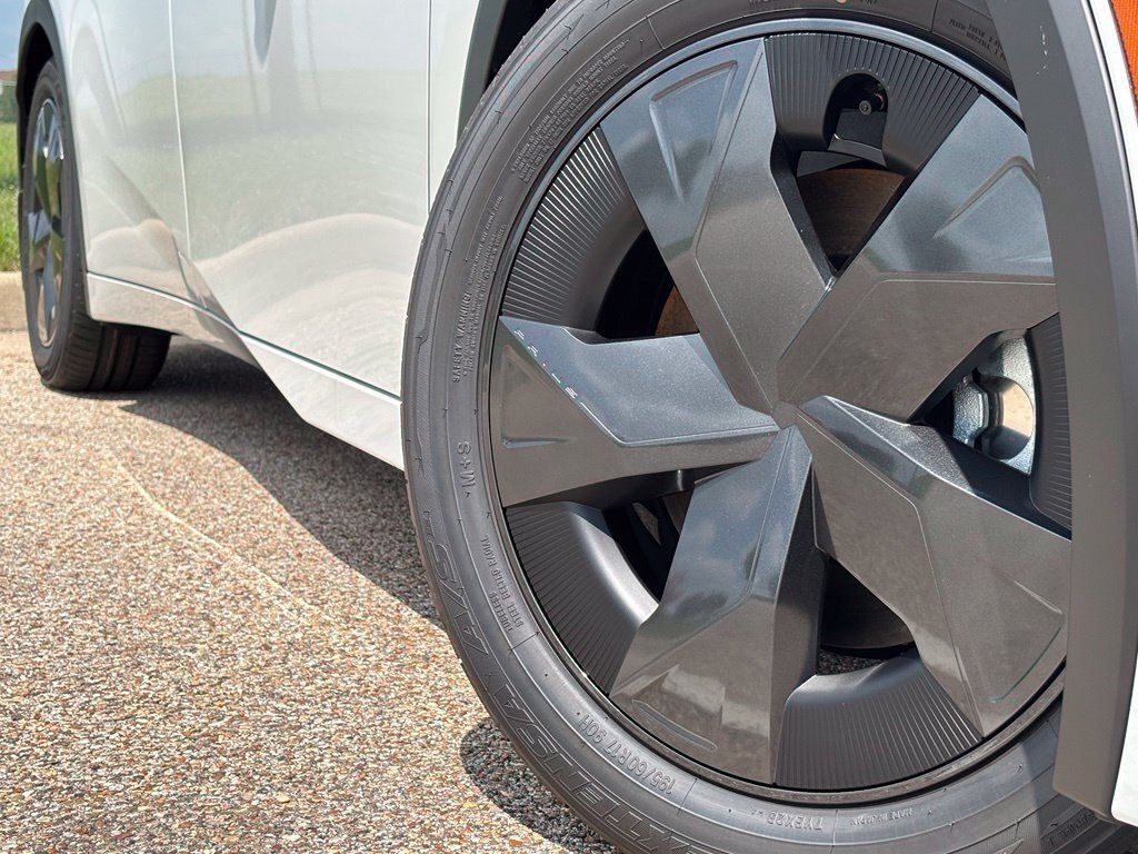 Used 2026 Toyota Prius Plug-In Hybrid FWD image 2