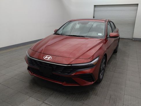 Used 2025 Hyundai Elantra SEL FWD image 15