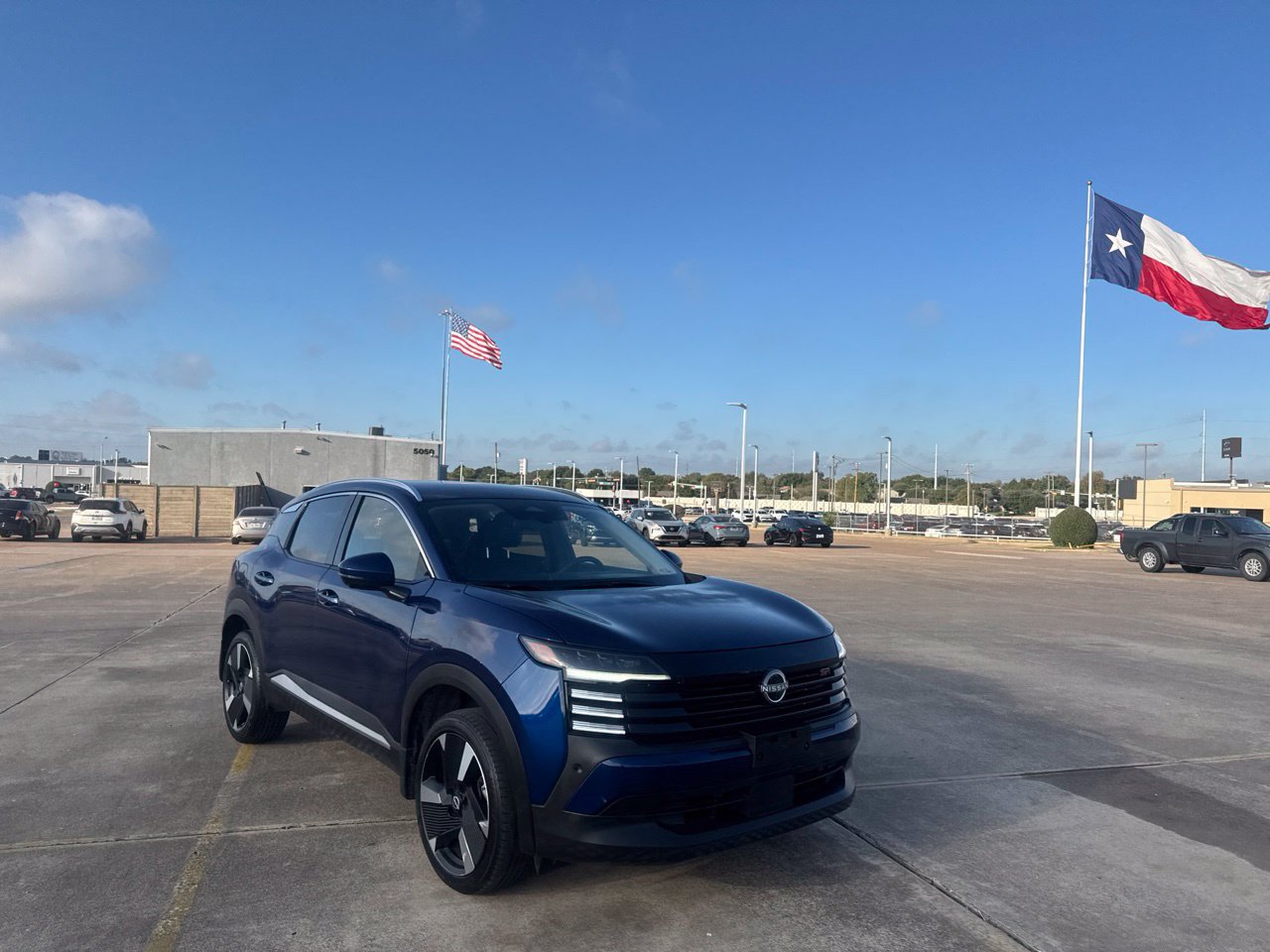 Certified 2025 Nissan Kicks SR FWD image 4