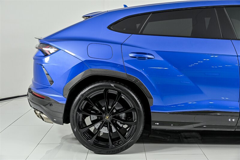 Used 2022 Lamborghini Urus AWD/4WD image 22