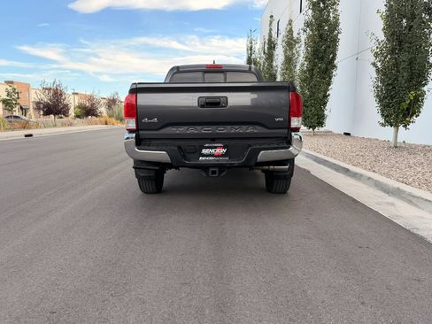 Used 2017 Toyota Tacoma SR5 w/ Tow Package AWD/4WD image 7