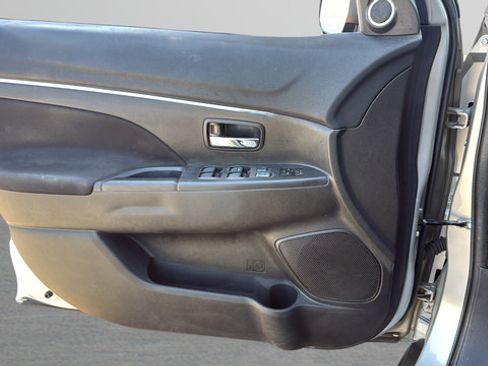 Used 2013 Mitsubishi Outlander Sport SE FWD image 10