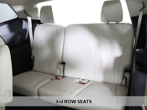 Used 2023 Buick Enclave Essence w/ Experience Buick Package image 8