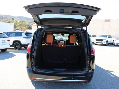 New 2026 Chrysler Pacifica Pinnacle image 34