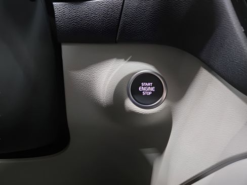 New 2025 Volvo XC40 B5 Plus w/ Protection Package Premier AWD/4WD image 29