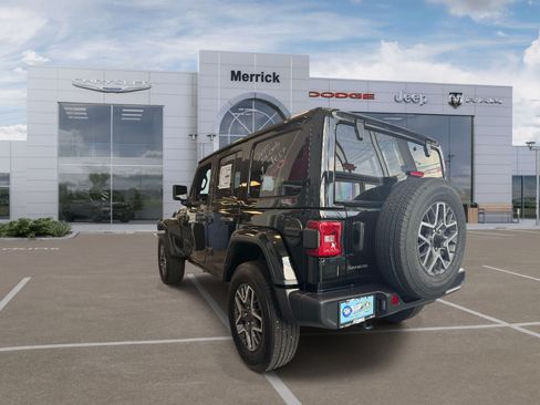 Used 2025 Jeep Wrangler Unlimited Sahara AWD/4WD image 7