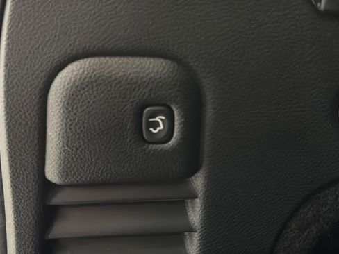 Used 2018 Jeep Grand Cherokee Altitude AWD/4WD image 29