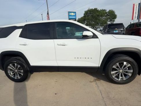 Used 2026 Chevrolet Equinox LT FWD image 9