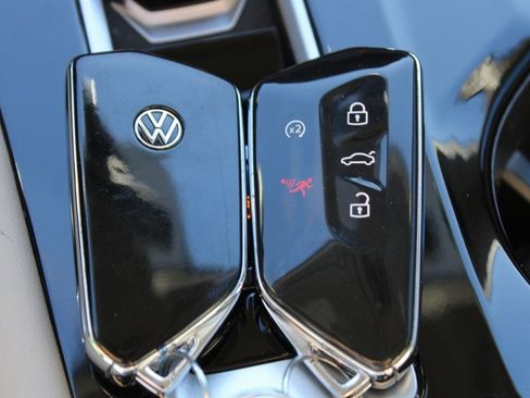 Used 2024 Volkswagen Atlas SEL Premium R-Line image 35