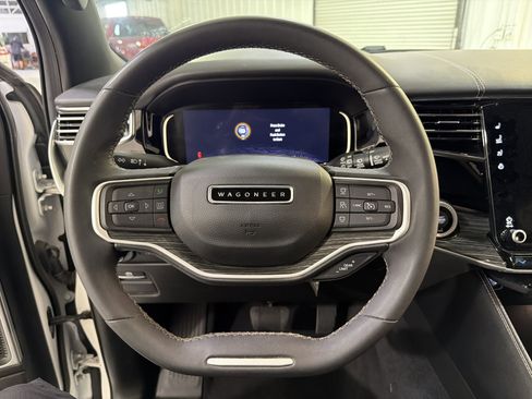 Used 2022 Jeep Wagoneer Series II image 16