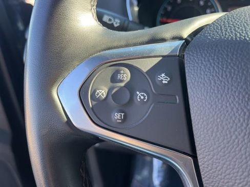 Used 2023 Chevrolet Traverse LT image 18