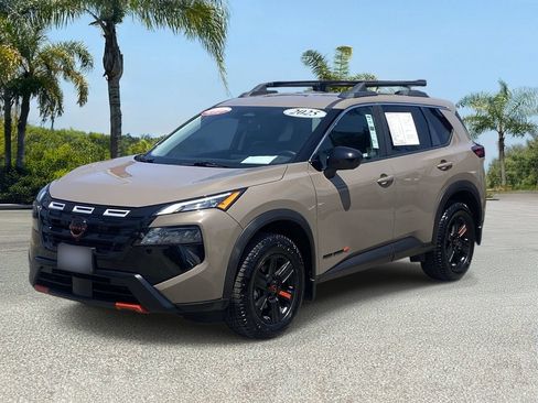 Certified 2025 Nissan Rogue SV AWD/4WD image 2