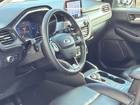 Used 2022 Ford Escape Titanium image 14
