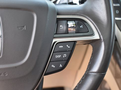 Used 2020 Lincoln Nautilus Reserve image 14